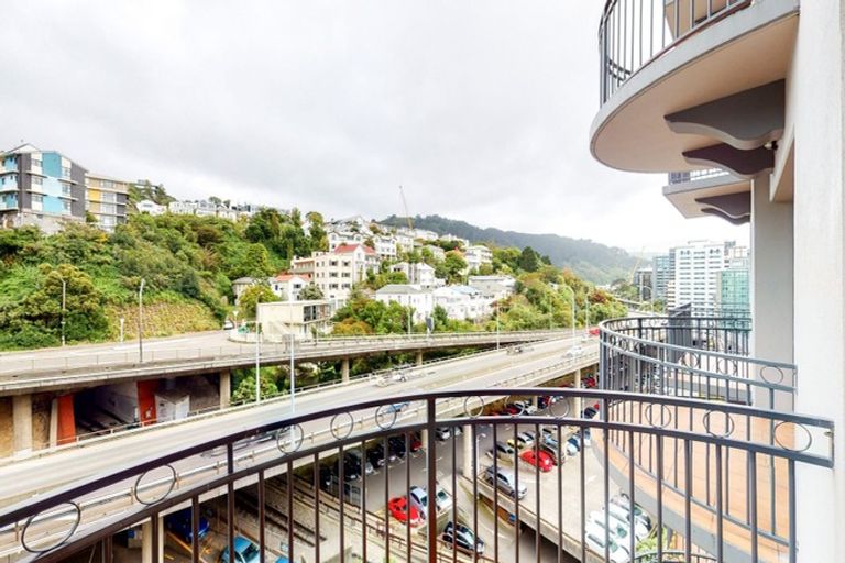 Photo of property in Atrium Towers, 5p/154 The Terrace, Wellington Central, Wellington, 6011