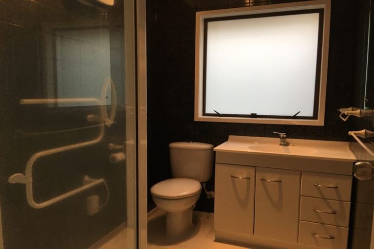 Photo of property in 3 Beulah Avenue, Rothesay Bay, Auckland, 0630