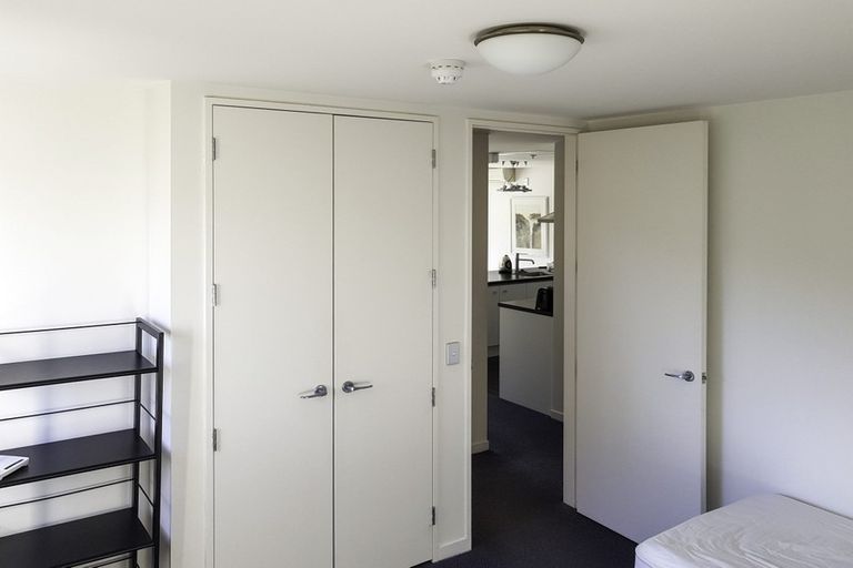 Photo of property in Montreaux Apartments, 5a/164 The Terrace, Wellington Central, Wellington, 6011