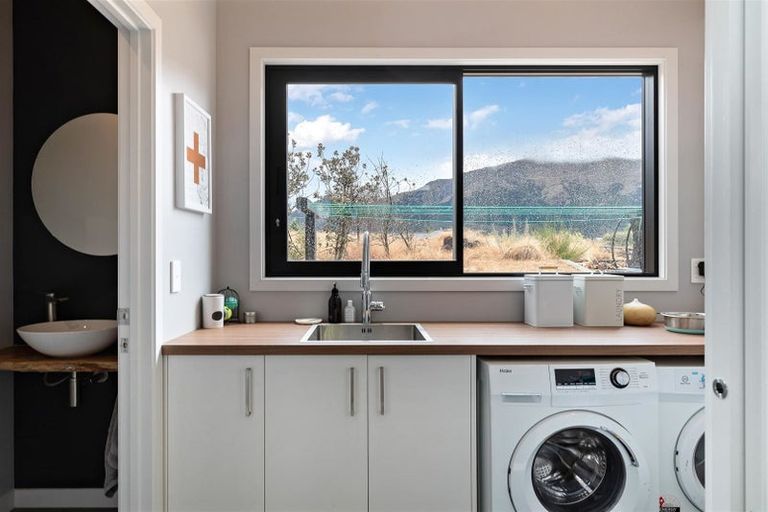 Photo of property in 17 Sam John Place, Lake Hawea, Wanaka, 9382