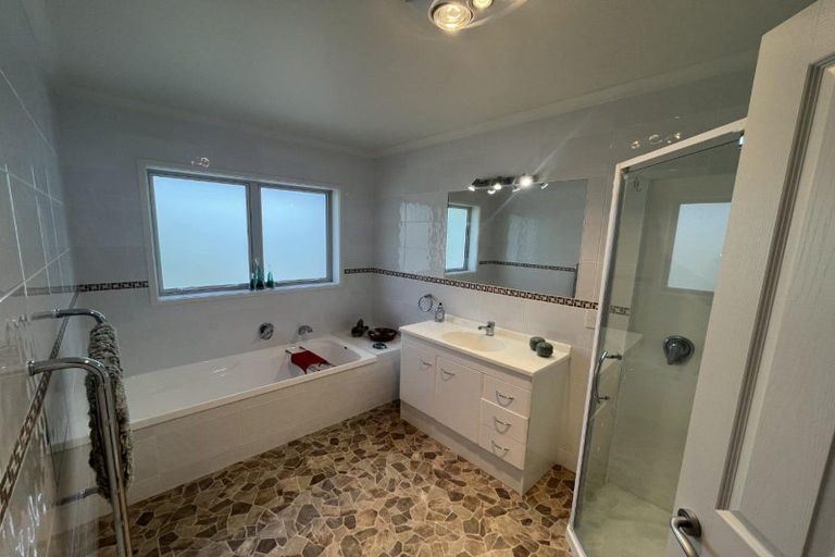 Photo of property in 2 Manukaka Heights, Hurdon, New Plymouth, 4310