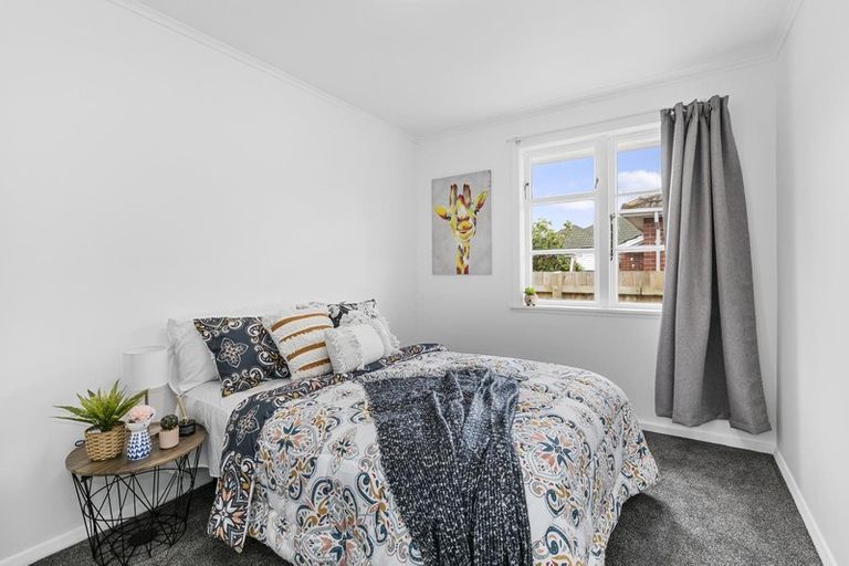 Photo of property in 214 Cambridge Terrace, Naenae, Lower Hutt, 5011