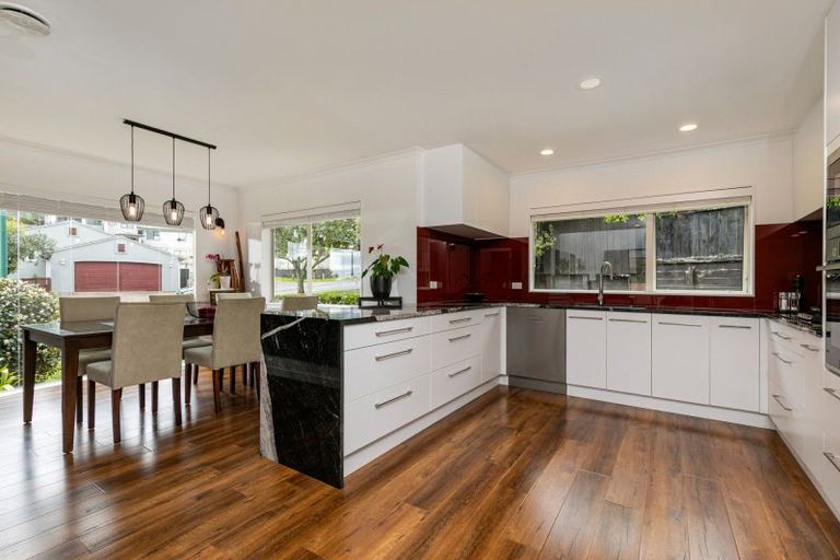 Photo of property in 39 Kate Sheppard Avenue, Torbay, Auckland, 0630