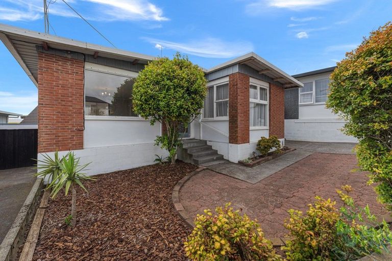 Photo of property in 3 Paynters Avenue, Strandon, New Plymouth, 4312