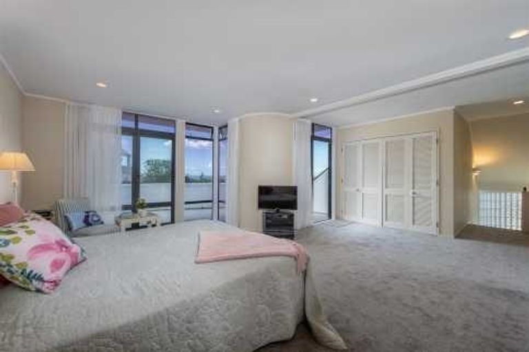 Photo of property in 1/103 Aberdeen Road, Castor Bay, Auckland, 0620