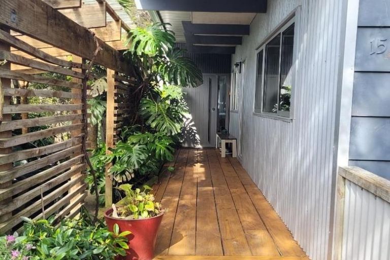 Photo of property in 15 Linda Street, Oakura, 4314