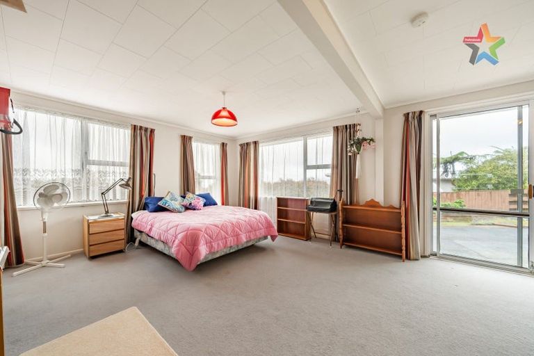 Photo of property in 2 Honeysuckle Grove, Maungaraki, Lower Hutt, 5010