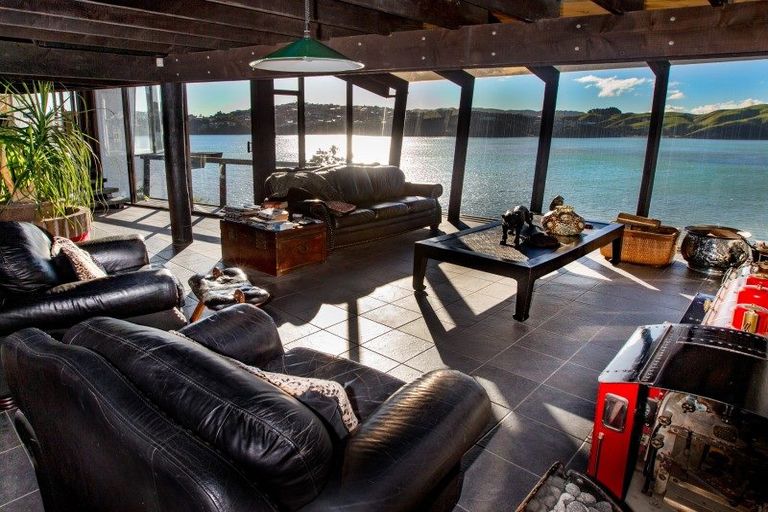 Photo of property in 82 Seaview Road, Paremata, Porirua, 5024