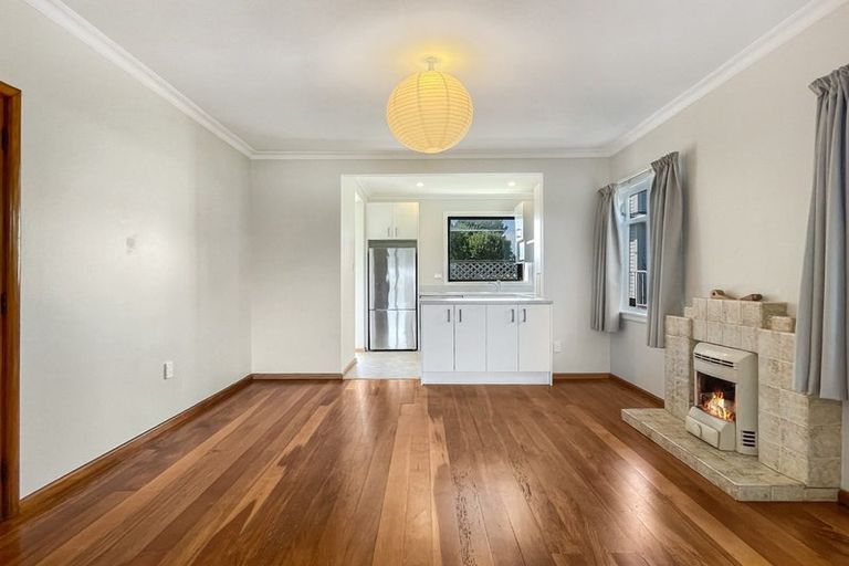 Photo of property in 108 Nevay Road, Karaka Bays, Wellington, 6022