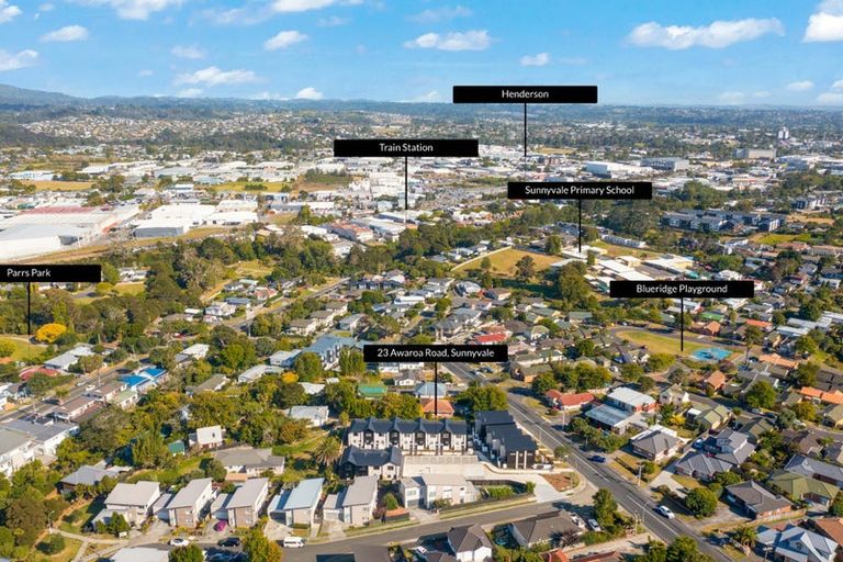 Photo of property in 4/23 Awaroa Road, Sunnyvale, Auckland, 0612