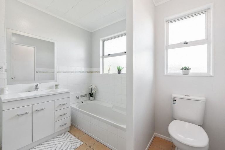 Photo of property in 3a Arthur Grove, Waikanae, 5036