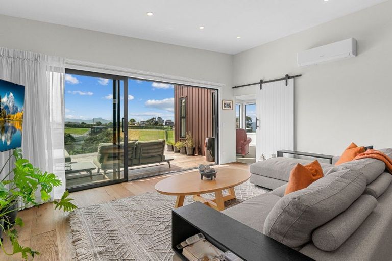 Photo of property in 13 Starlight Place, Langs Beach, 0582