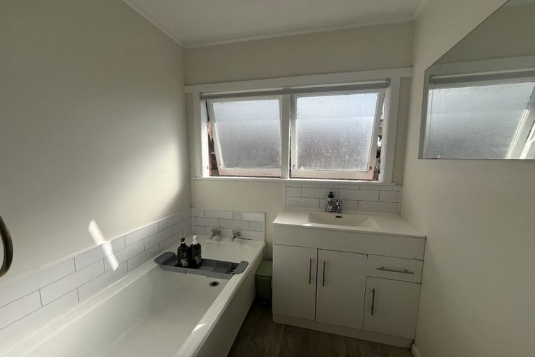 Photo of property in 1 Springfield Crescent, Enderley, Hamilton, 3214