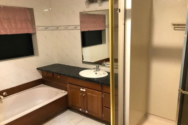 Photo of property in 7 Kallaroo Place, Botany Downs, Auckland, 2010