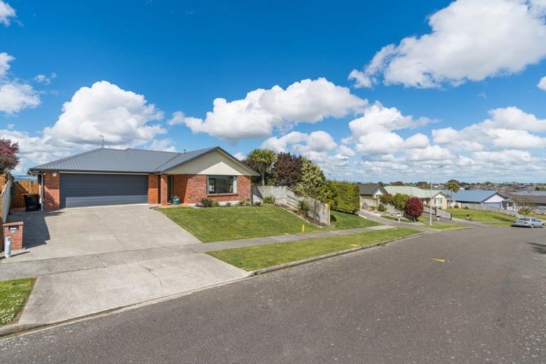 Photo of property in 30 Logan Way, Kelvin Grove, Palmerston North, 4414