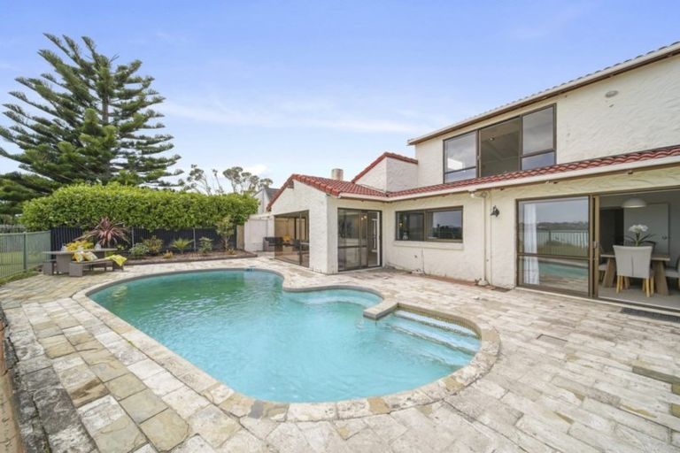 Photo of property in 33 William Bryan Drive, Half Moon Bay, Auckland, 2012