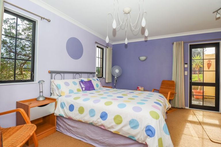 Photo of property in 16 La Lena Grove, Fitzherbert, Palmerston North, 4410