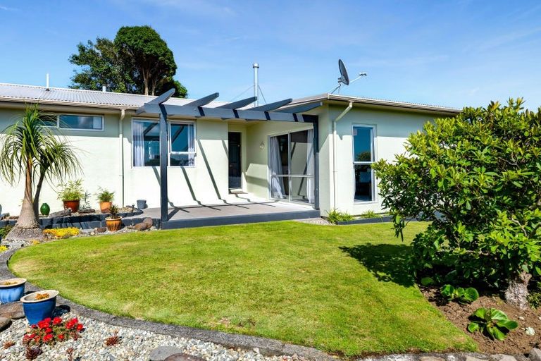 Photo of property in 15 Leon Place, Waitara, 4320