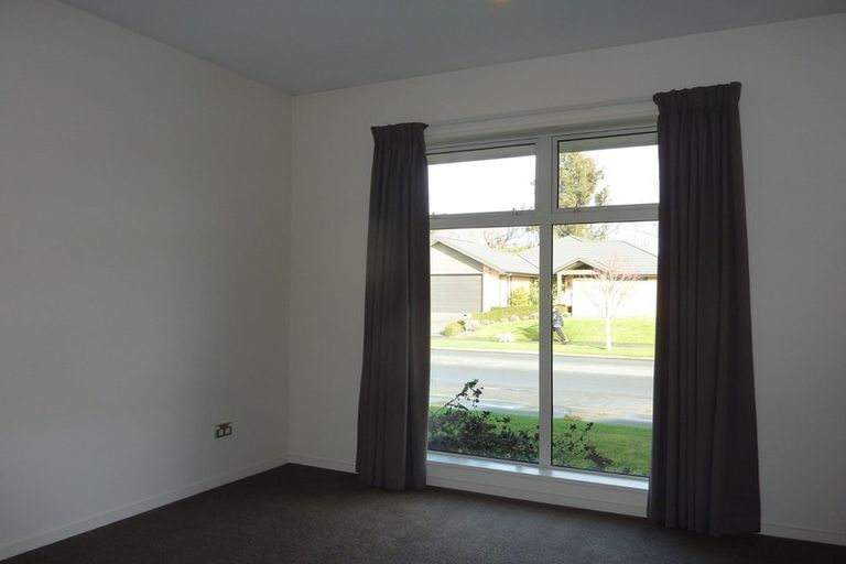 Photo of property in 28 Mokihi Gardens, Hillmorton, Christchurch, 8024