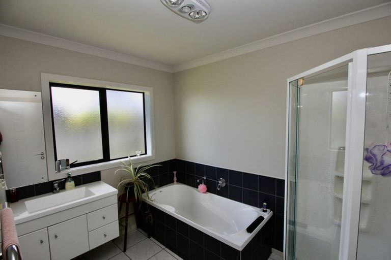 Photo of property in 52 Kupe Drive, Whitianga, 3510