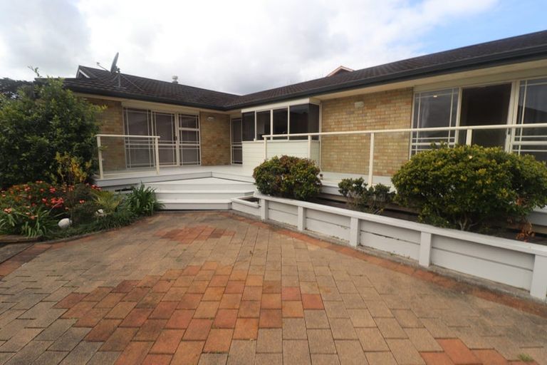 Photo of property in 6 Silkwood Grove, Totara Heights, Auckland, 2105
