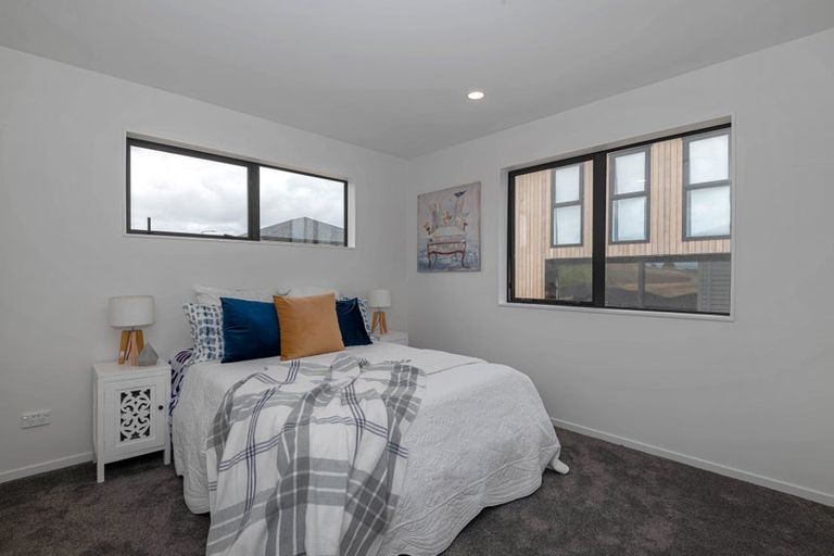 Photo of property in 10 Rockpool Road, Orewa, 0931