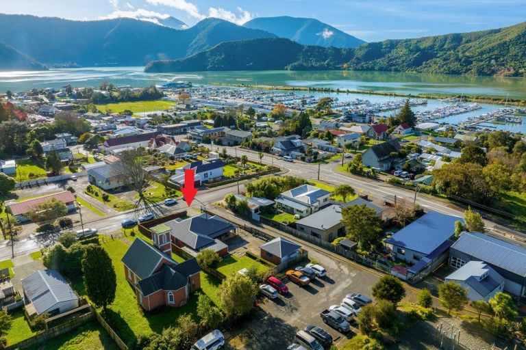 Photo of property in 17 Lawrence Street, Havelock, 7100