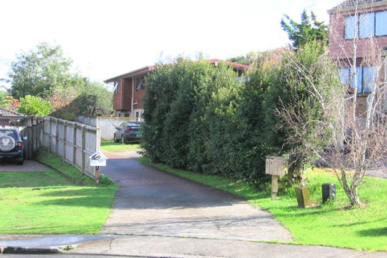 Photo of property in 17 Billabong Place, Botany Downs, Auckland, 2010