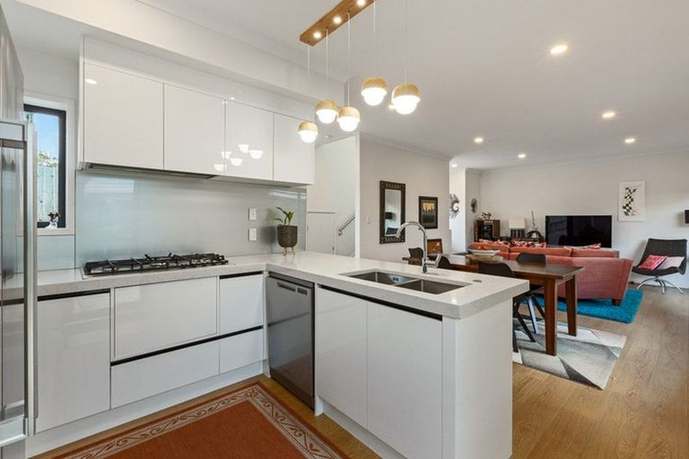 Photo of property in 49c Titirangi Road, New Lynn, Auckland, 0600