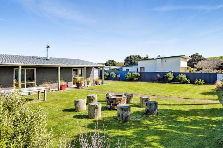 Photo of property in 25 Hira Street, Ohawe, Hawera, 4671
