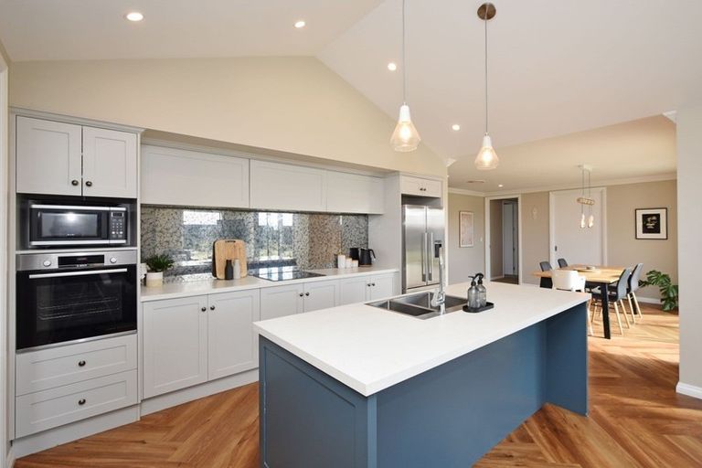 Photo of property in 15 Court Of Ascot, Seaward Bush, Invercargill, 9812