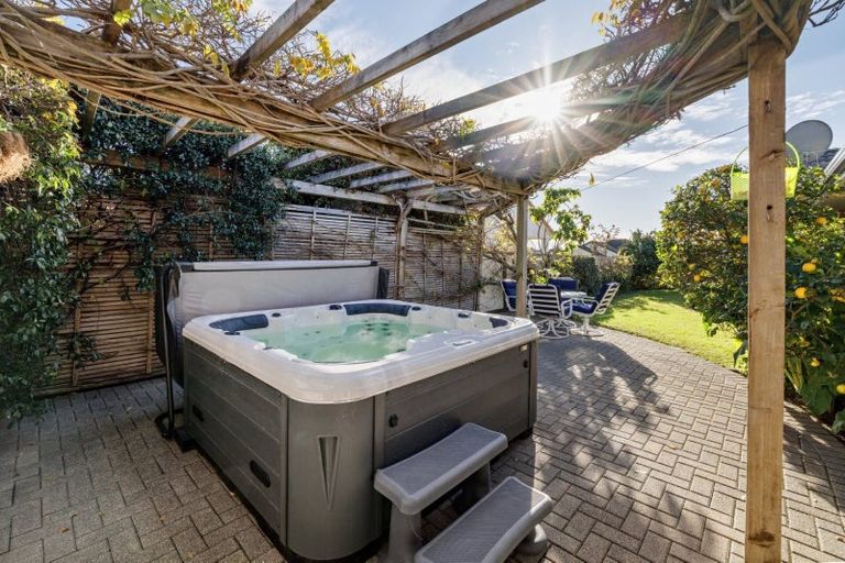 Photo of property in 1 Donnington Place, Bethlehem, Tauranga, 3110