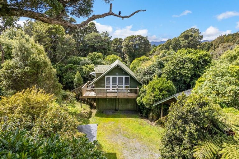 Photo of property in 98 Avro Road, Blue Mountains, Upper Hutt, 5371