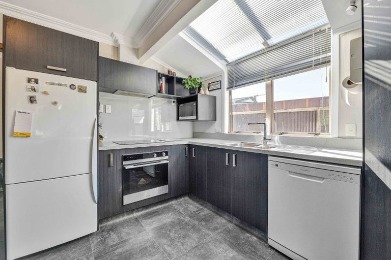 Photo of property in 238 Huatoki Street, Upper Vogeltown, New Plymouth, 4310