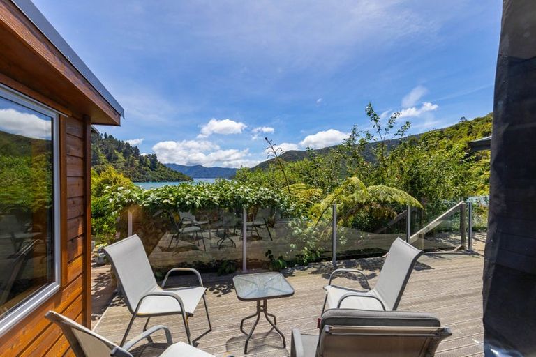 Photo of property in 19 Mccormicks Road, Whatamango Bay, Picton, 7281