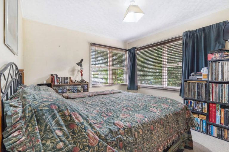 Photo of property in 16 Kashmir Road, Glen Eden, Auckland, 0602