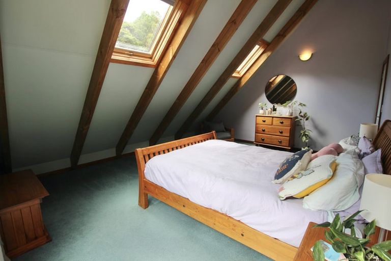 Photo of property in 2 Cascade Avenue, Waiatarua, Auckland, 0604