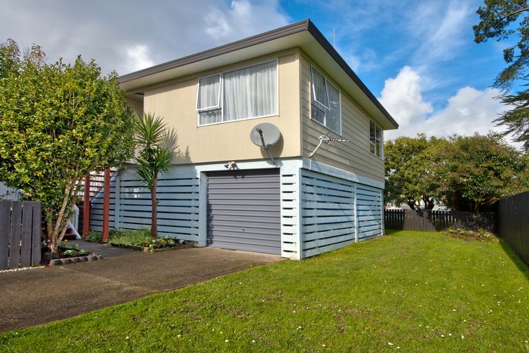 Photo of property in 2/38 Borich Road, Sunnyvale, Auckland, 0612