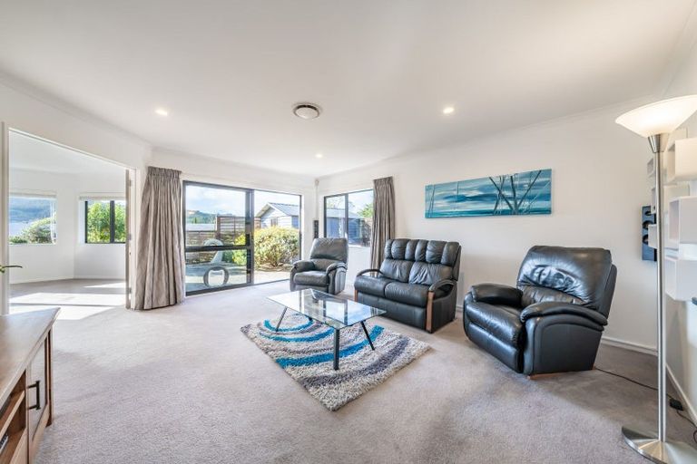 Photo of property in 76 Kirton Drive, Riverstone Terraces, Upper Hutt, 5018