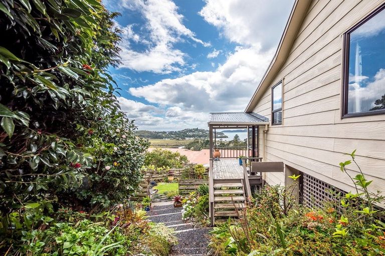 Photo of property in 5 Puketiro Place, Paihia, 0200