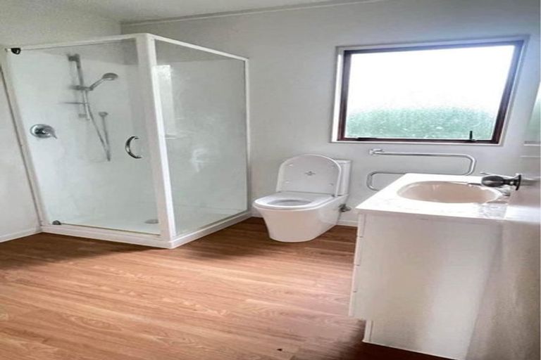 Photo of property in 18 Triangle Road, Massey, Auckland, 0614