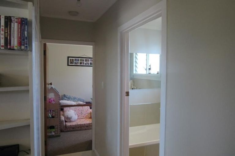 Photo of property in 1/28 Merton Avenue, Glenfield, Auckland, 0627