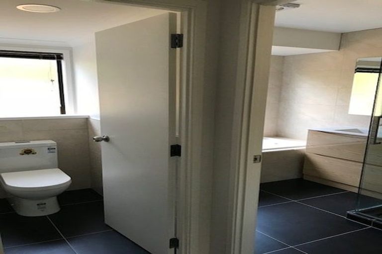 Photo of property in 14 Loloma Drive, Half Moon Bay, Auckland, 2012