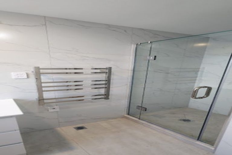 Photo of property in 39 Cascades Road, Pakuranga Heights, Auckland, 2010