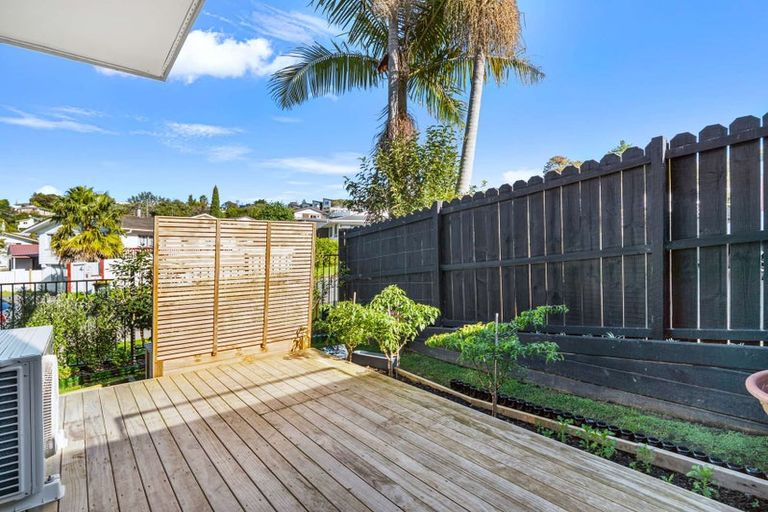 Photo of property in 1b Tacitus Place, Totara Vale, Auckland, 0629