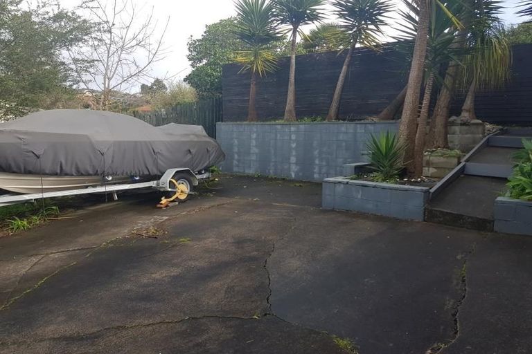 Photo of property in 2/24 Redwing Street, Browns Bay, Auckland, 0630