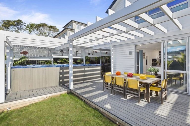 Photo of property in 112 Admirals Court Drive, Greenhithe, Auckland, 0632