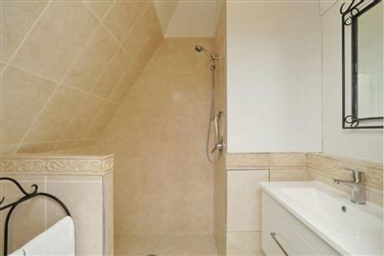 Photo of property in 76a Memorial Avenue, Ilam, Christchurch, 8053