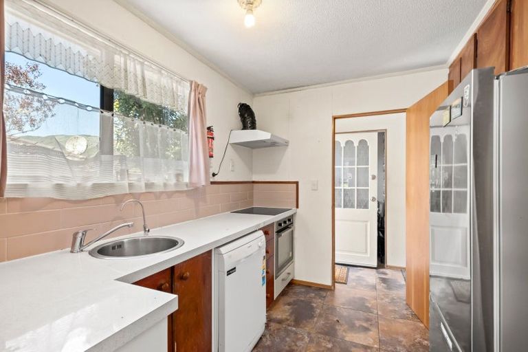 Photo of property in 2 Bogle Grove, Stokes Valley, Lower Hutt, 5019
