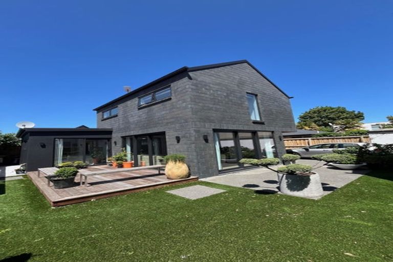 Photo of property in 66 Aikmans Road, Merivale, Christchurch, 8014